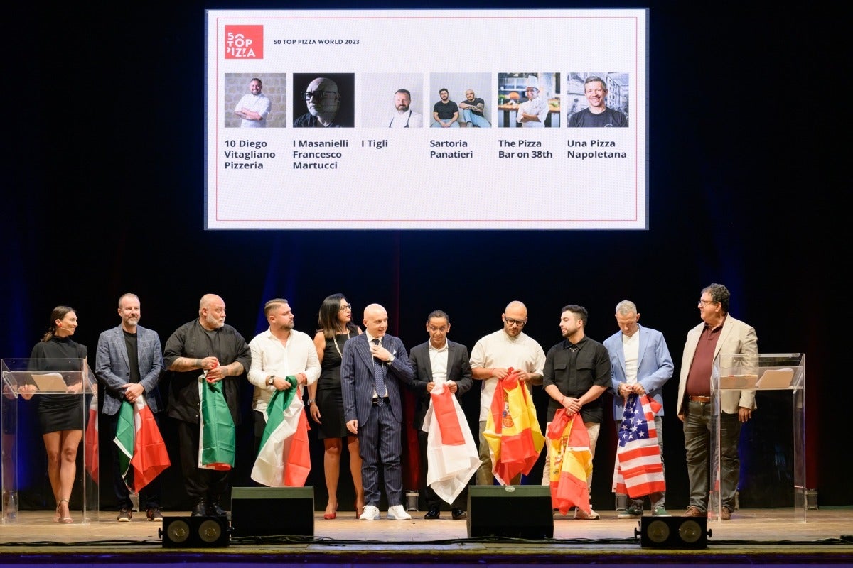 Le top 10 du 50 Top Pizza World 2023 lors de la cérémonie de remise des prix