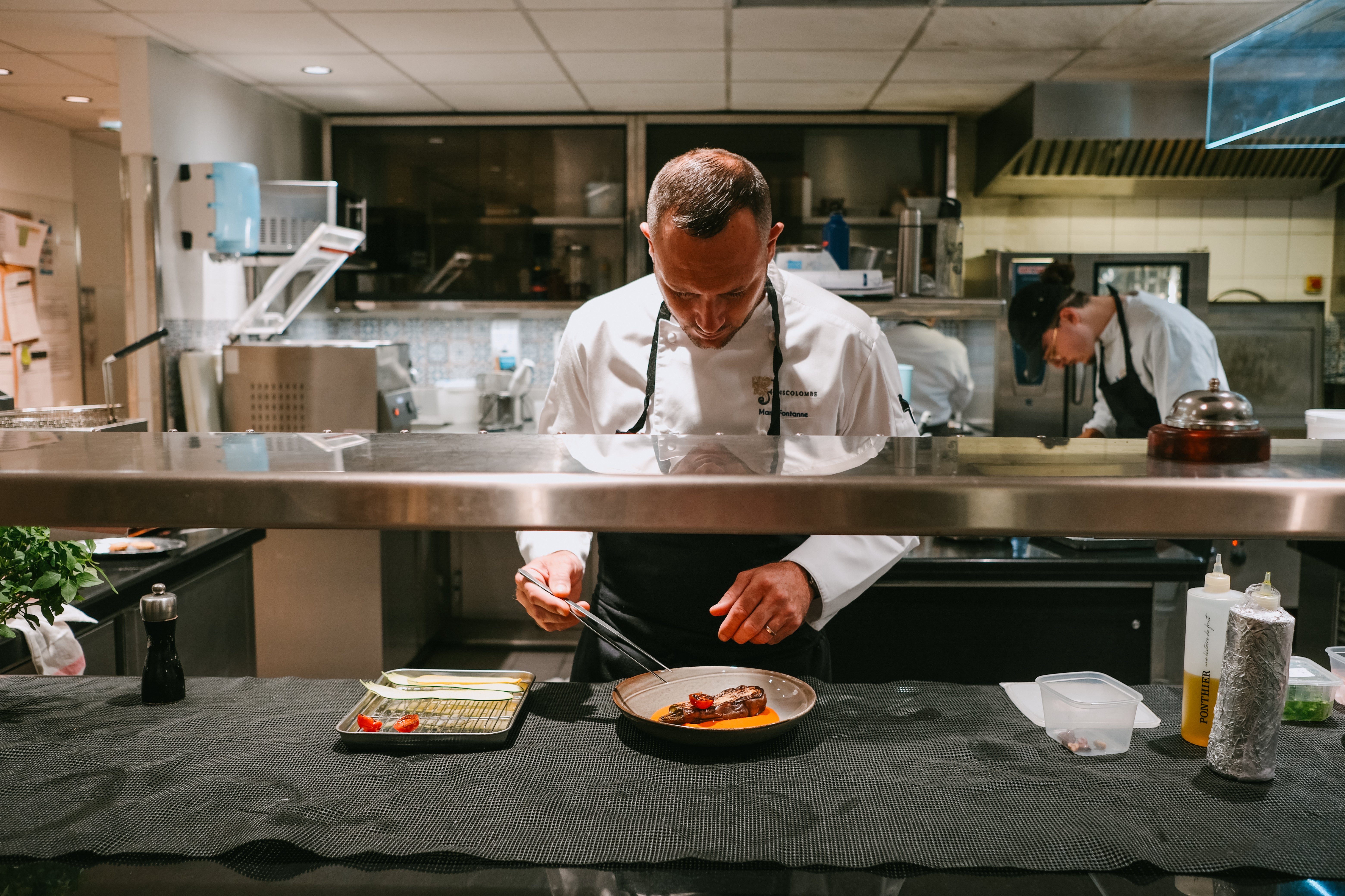 Marc Fontanne dans les cuisines du Chateau de Fonscolombe