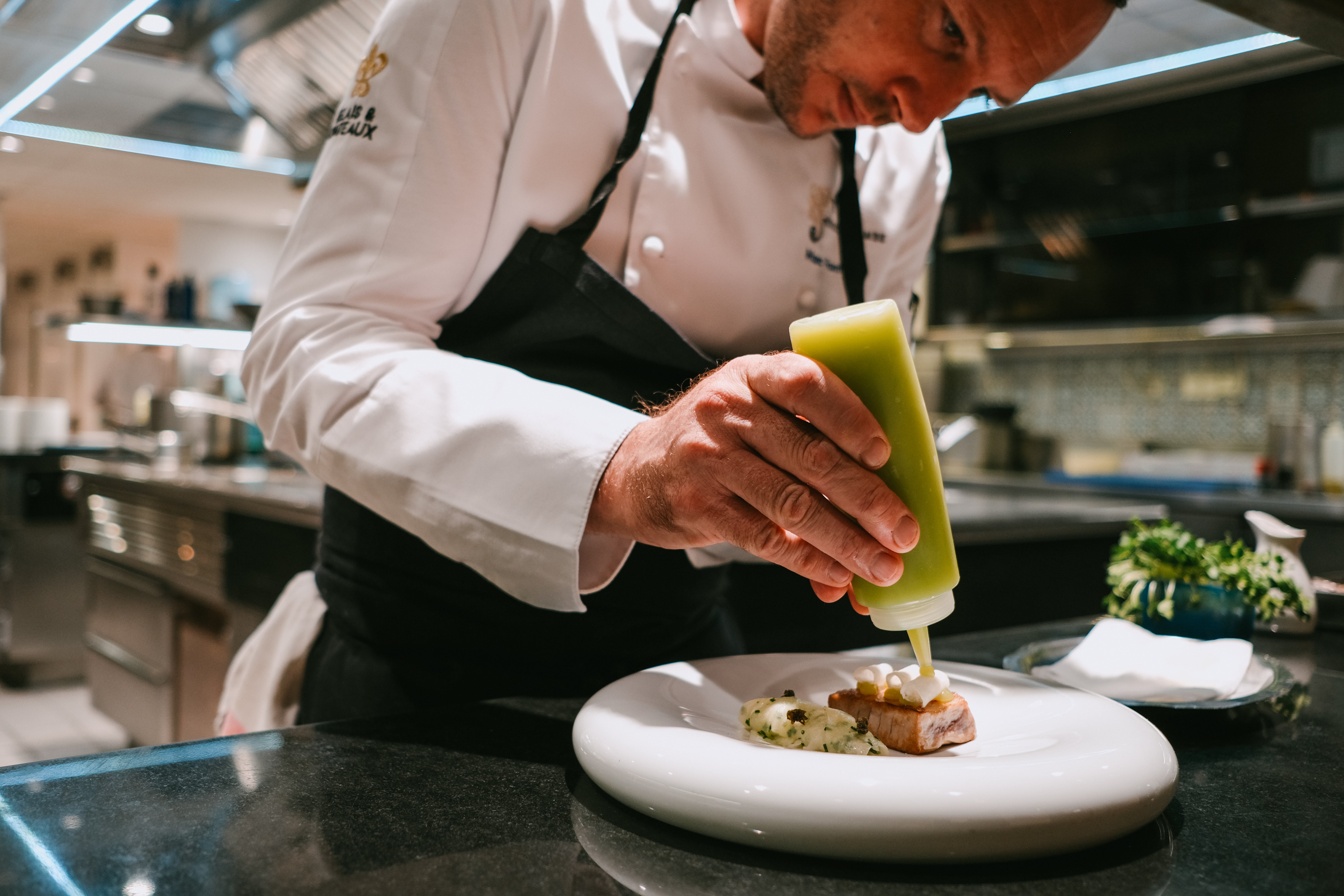 Marc Fontanne en cuisine au Château de Fonscolombe