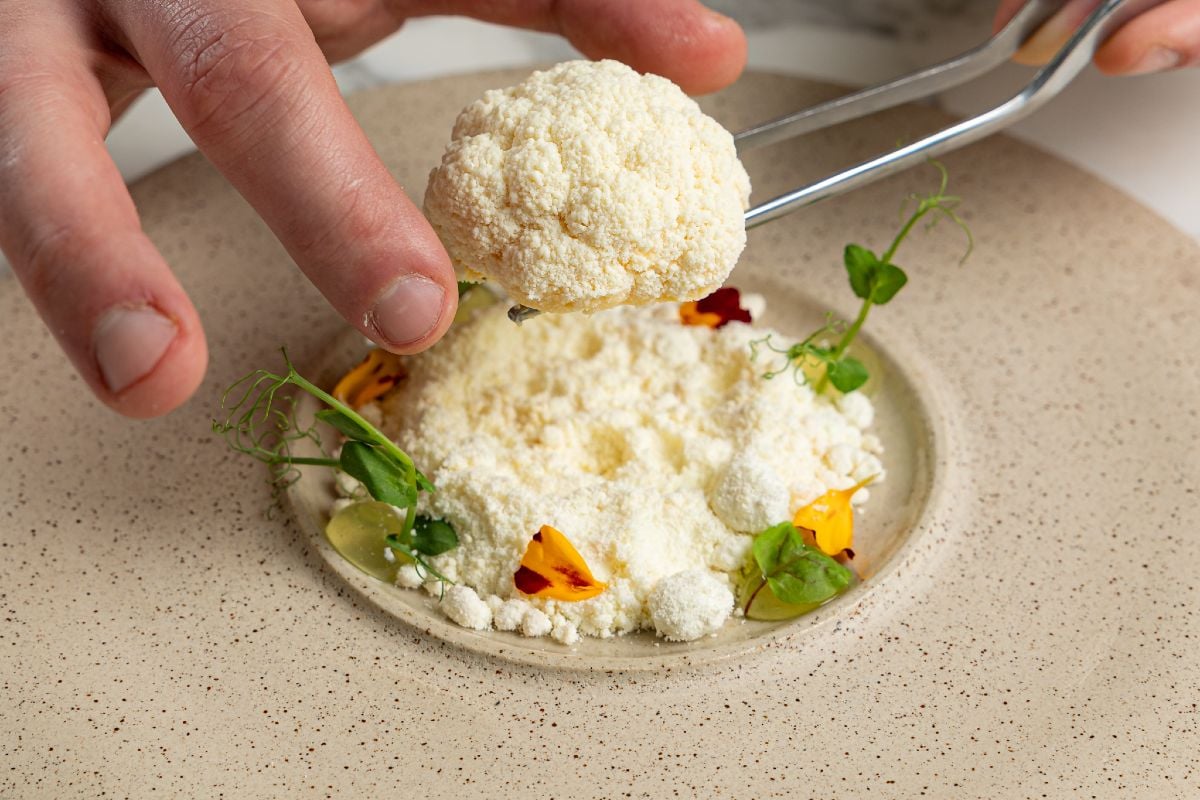 Crémeux de chou-fleur, plat du restaurant CTC à Athènes.