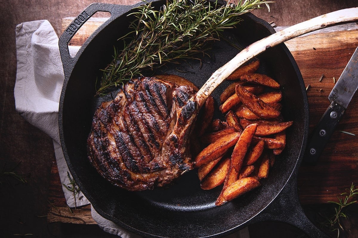 Cuisson du steak à la poêle.