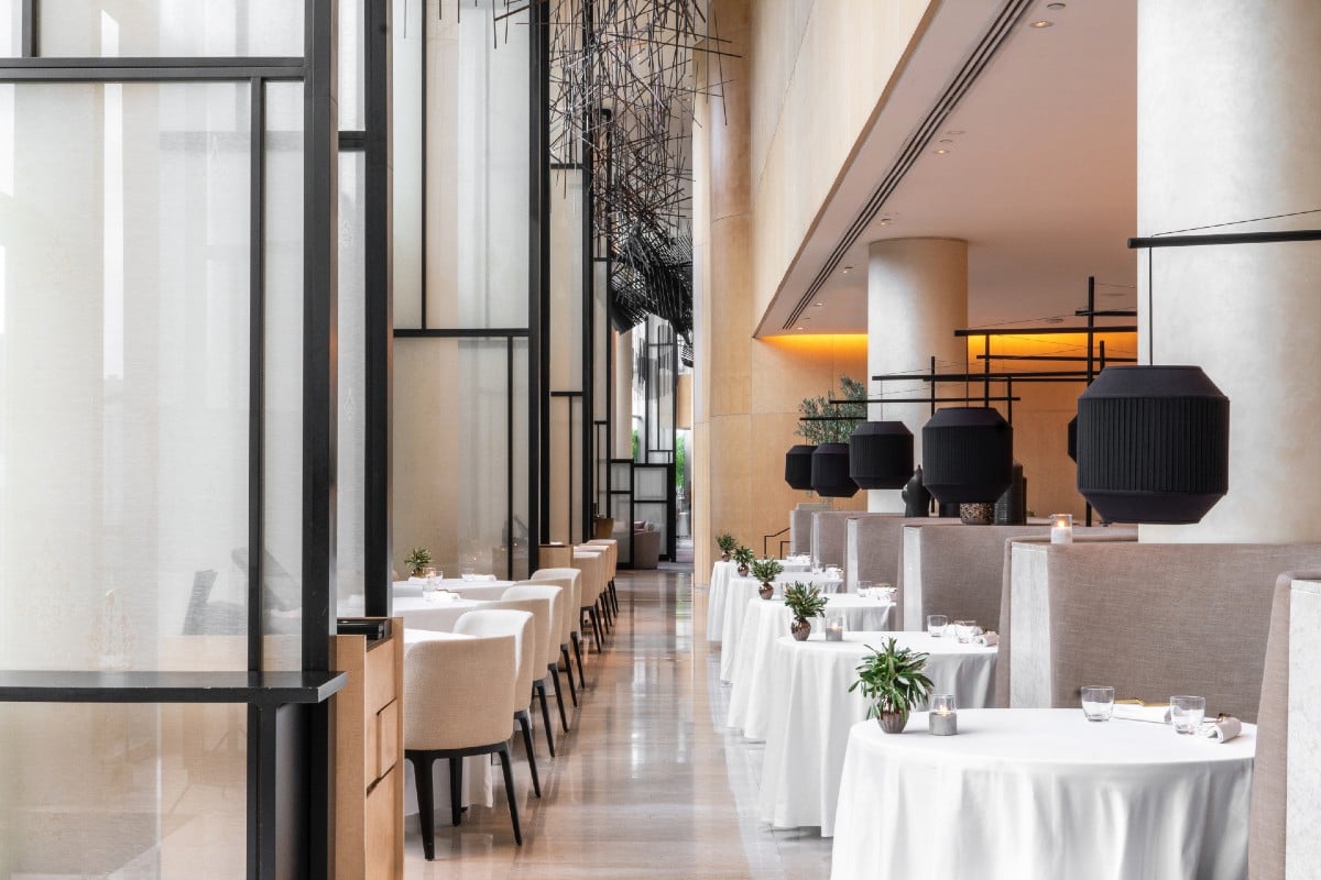 Intérieur du restaurant Embassy Room du Park Hyatt à Bangkok.