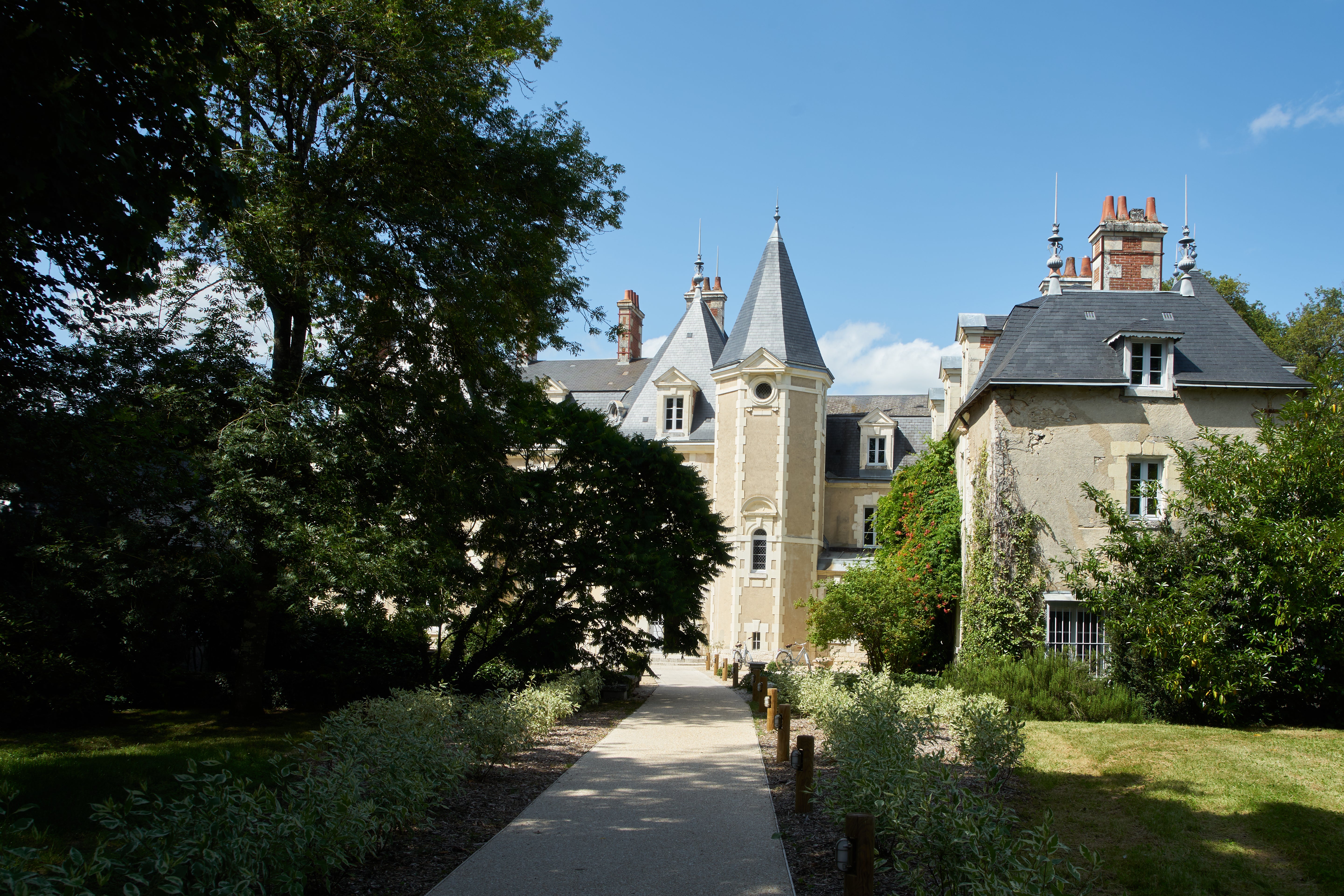 Le Château du Breuil, Les Sources de Cheverny
