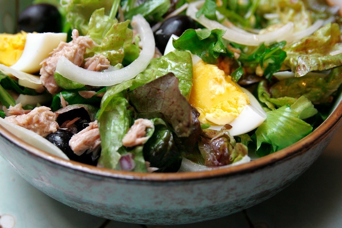 Salade niçoise au thon.