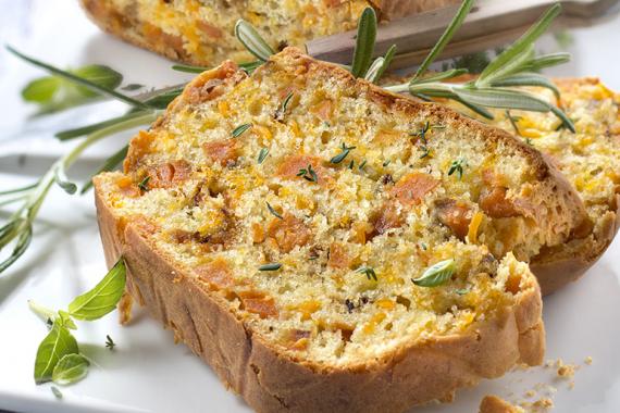 Cake à la patate douce et à la mimolette