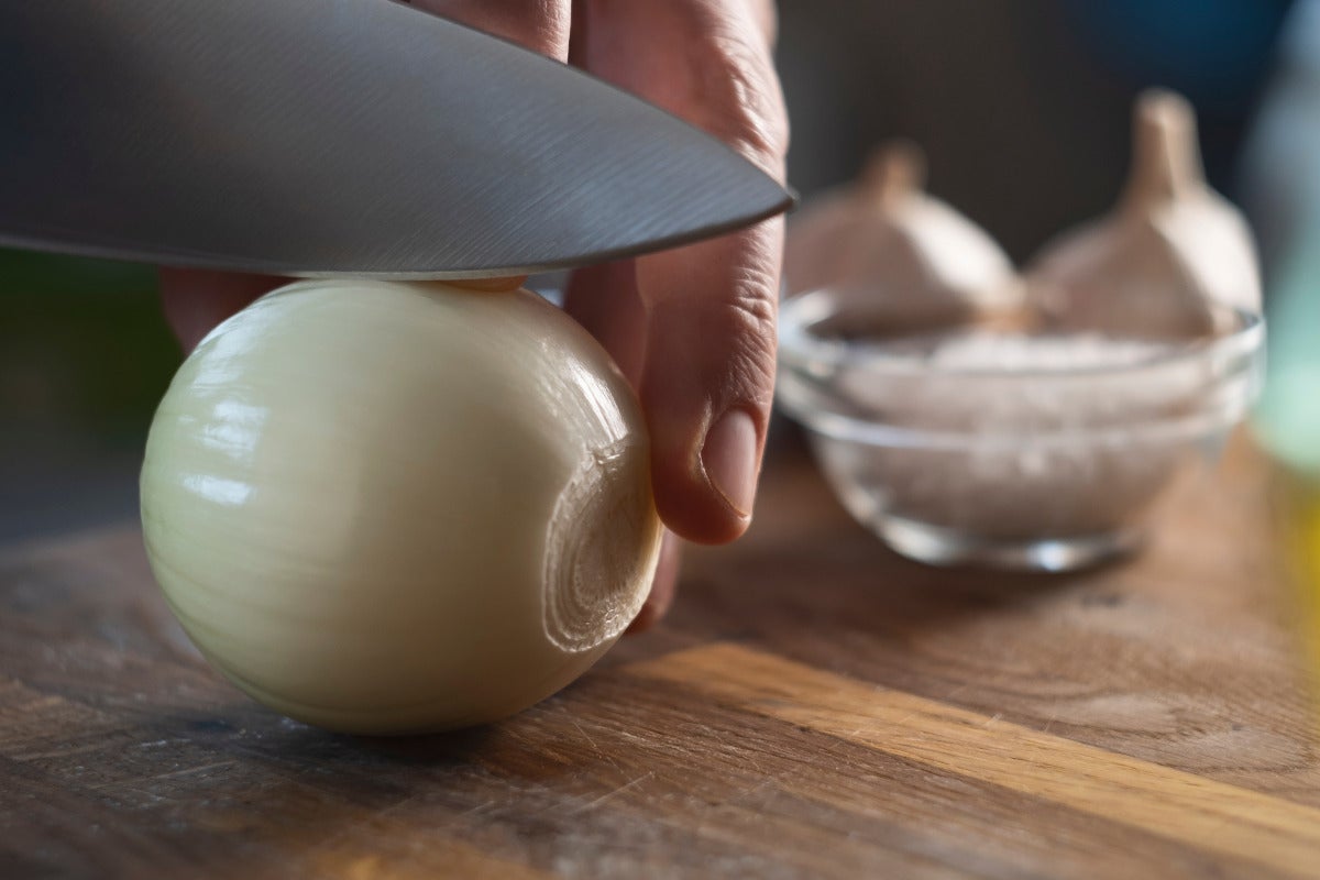 couper un oignon - Fine Dining Lovers