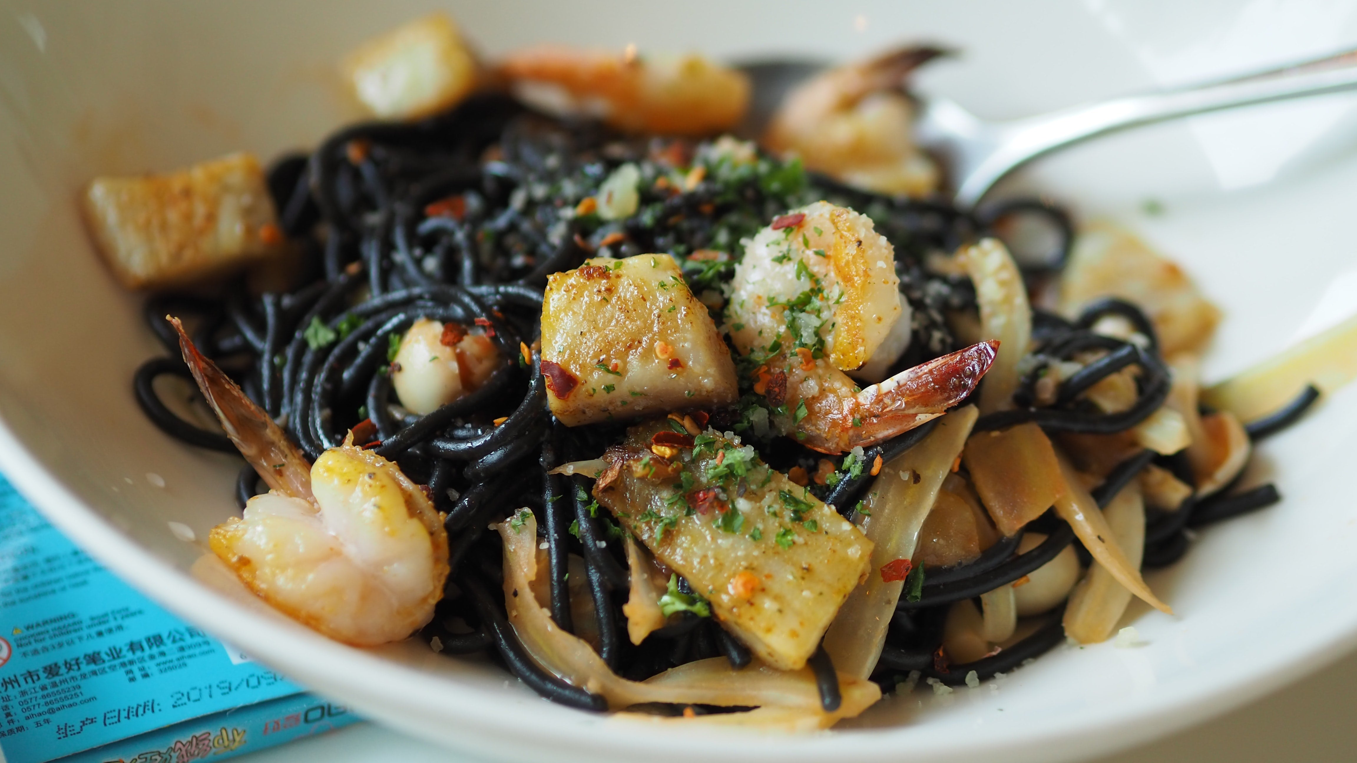linguine à l'encre de seiche