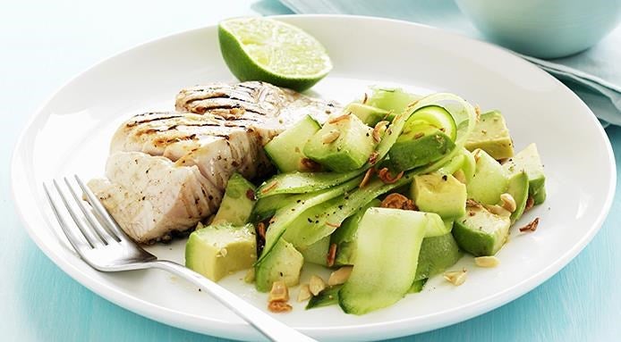 cabillaud grillé avec avocats