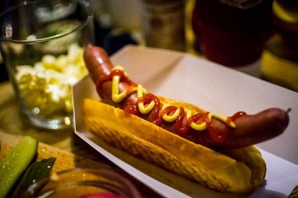 glass paris hot dog