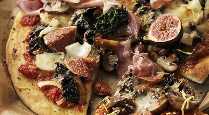 Pizza au jambon, champignons et figues Pizza au jambon, champignons et figues