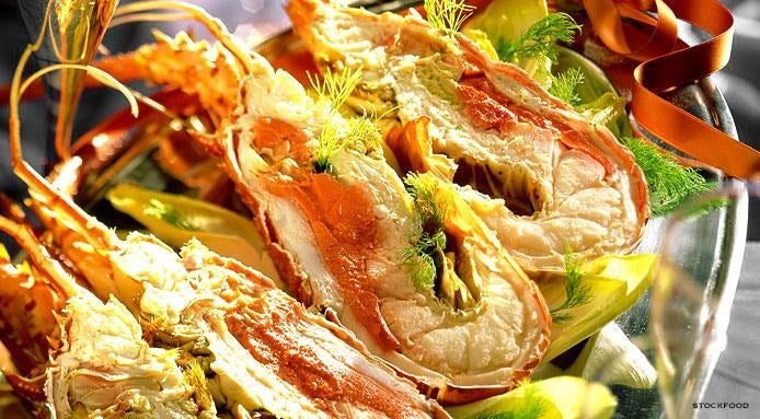 l_929_l-2736-queues-homard-noel