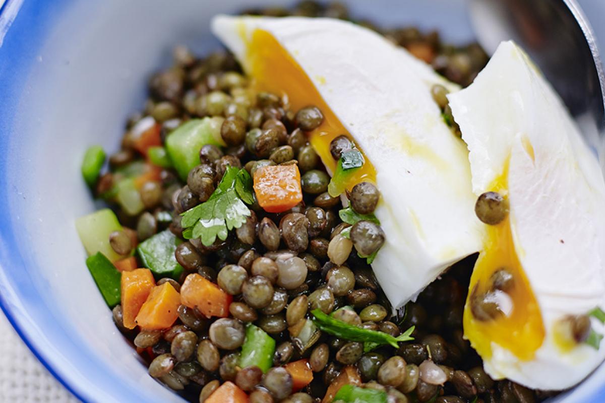 Salade de lentilles et oeuf mollet