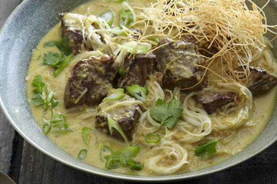 Soupe asiatique au boeuf, curcuma et citronnelle