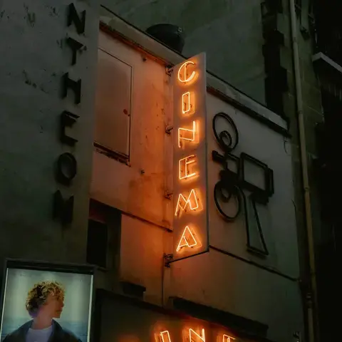 Cinémas parisiens avec restaurants et bar