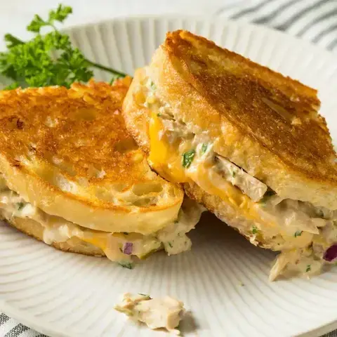 Le Tuna Melt de Heated Rivalry