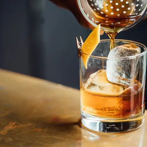 Cocktail bar à Paris : où siroter un drink dans la capitale