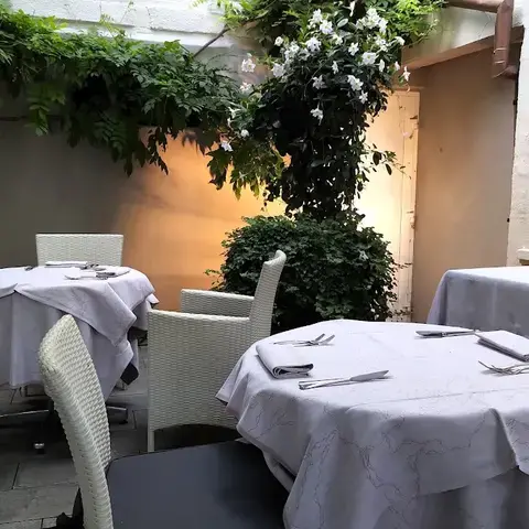 Au Cheval Blanc Au Cheval Blanc