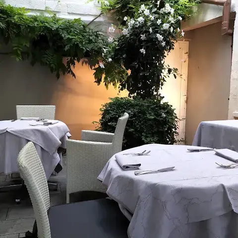 Au Cheval Blanc Au Cheval Blanc