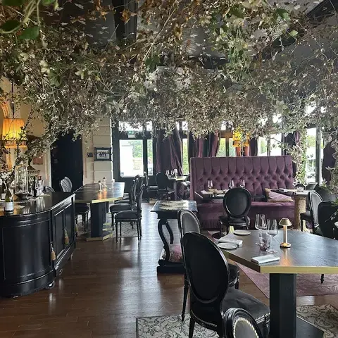 Chez le Marquis Chez le Marquis