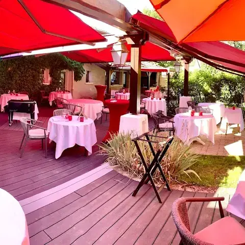 La Chaumiere La Chaumiere