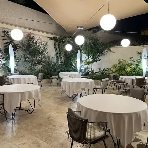 LA TABLE D' EMILIE LA TABLE D' EMILIE