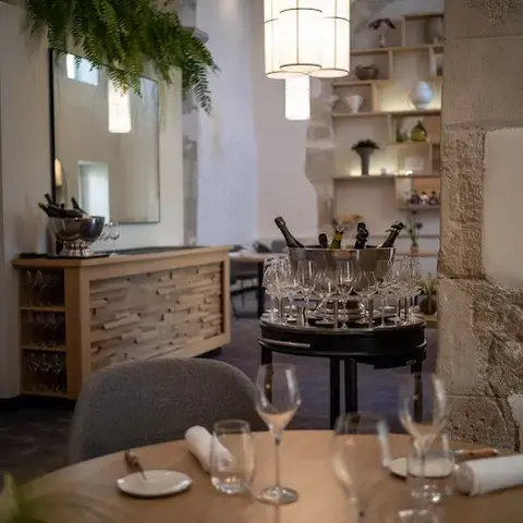 La Table Saint Crescent La Table Saint Crescent