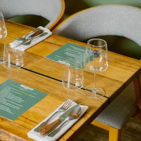 L'Arrivage by Jordan Yuste L'Arrivage by Jordan Yuste