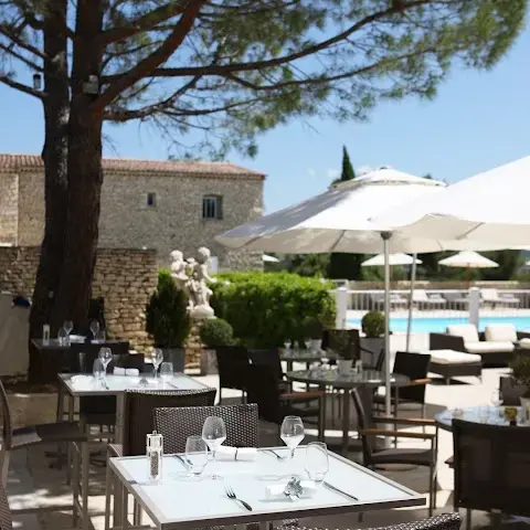 Le Café de la Fontaine Le Café de la Fontaine