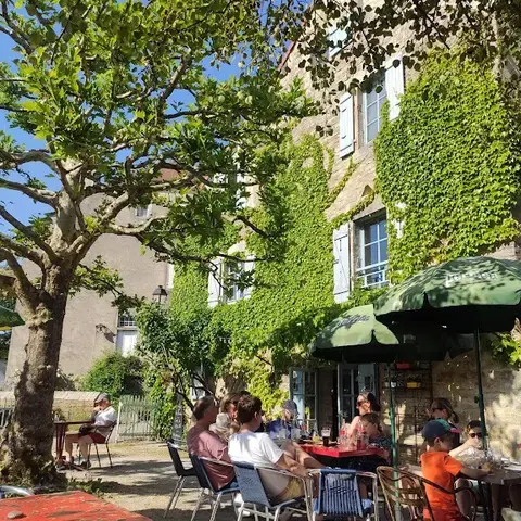 Le Café des Seize Quartiers Le Café des Seize Quartiers