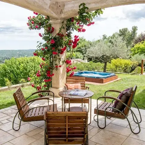 Le Castellaras - Restaurant &amp; chambres d'hôtes Fayence