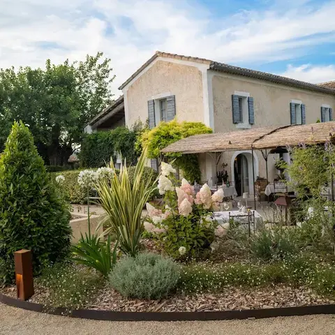 Le Mas Les Eydins : Maison d'hôtes et table gastronomique en Luberon Le Mas Les Eydins : Maison d'hôtes et table gastronomique en Luberon