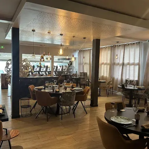 Restaurant Le 7367 (sens)