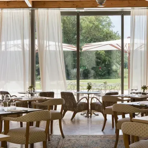 Restaurant L'Orangerie du Château de Fonscolombe Restaurant L'Orangerie du Château de Fonscolombe