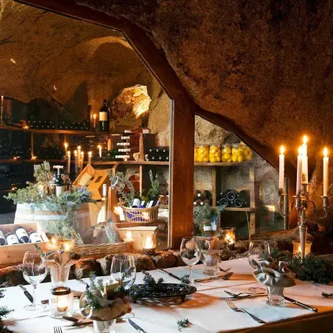 Table de la Grotte - Domaine de Murtoli Table de la Grotte - Domaine de Murtoli