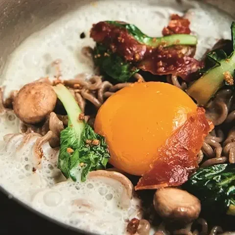 Recettes de likken sarrasin, crème gorgonzola, champignons et pak choï de William Ledeuil