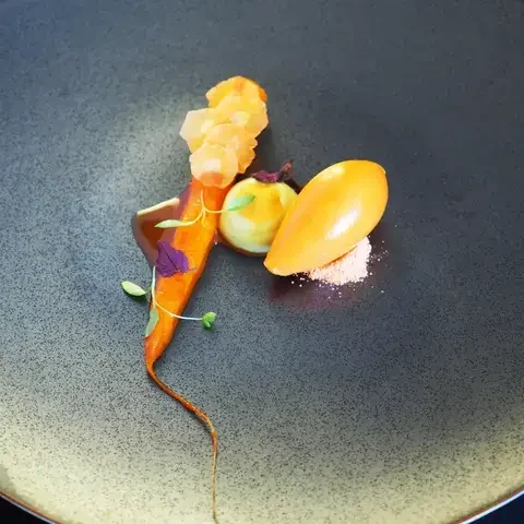 La Carotte Fane, Confit miel et Vanille, crémeux, sorbet carotte et verveine