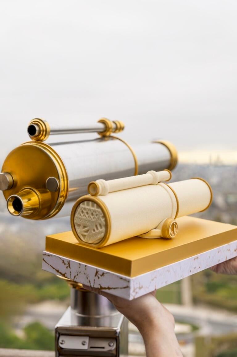 Bûche Voyage Extraordinaire des chefs Frédéric Anton et Kévin Rabateaud 