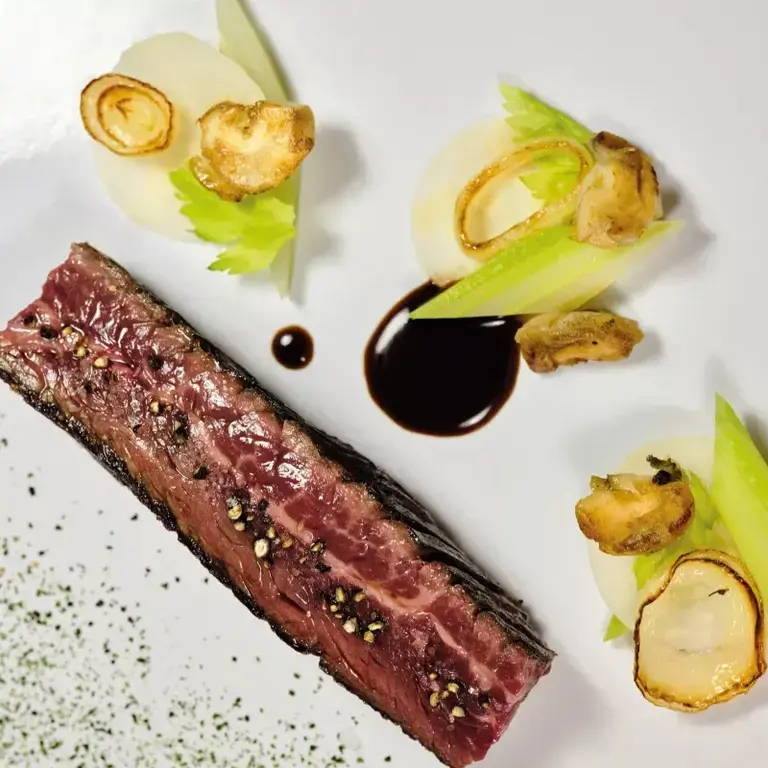 Boeuf normand cuit au charbon de bois de pommier