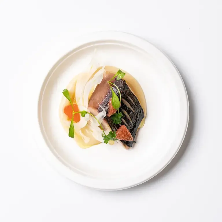 BONITE FUMÉE, CRÉMEUX DE FENOUIL, PAMPLEMOUSSE