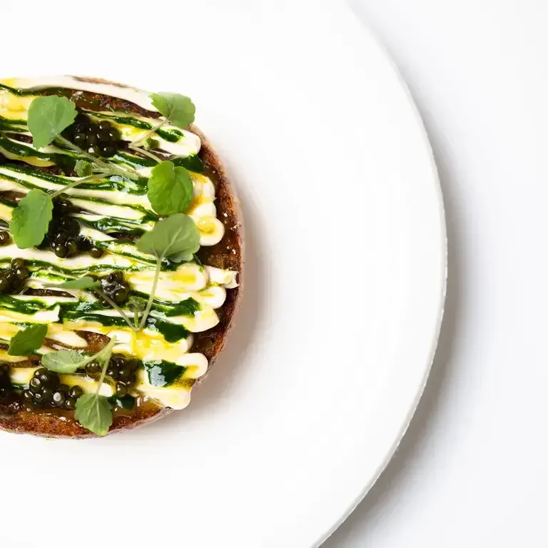 BRIOCHE PERDUE, CAVIAR, TARAMA, LIVÈCHE - RESTAURANT VIVE