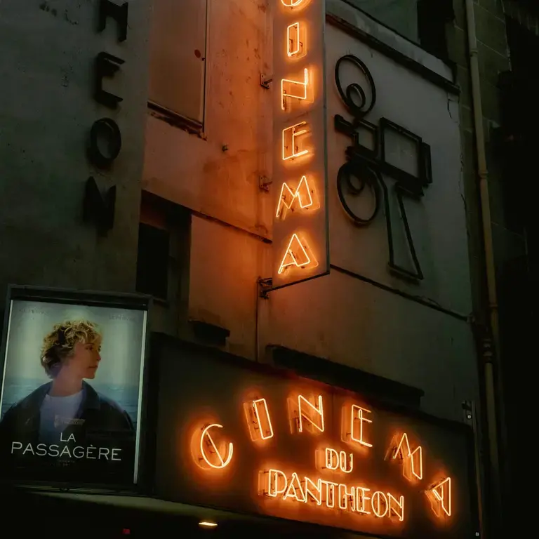 Cinémas parisiens avec restaurants et bar
