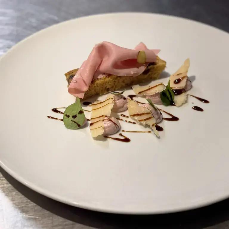 Panettone croustillant et mousse de mortadelle