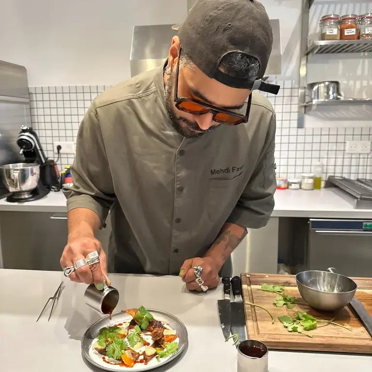 Le chef Mehdi Favri aux fourneaux ches Maslow Temple