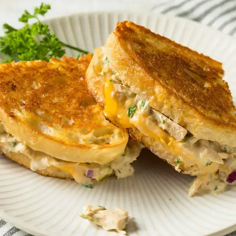 Le Tuna Melt de Heated Rivalry
