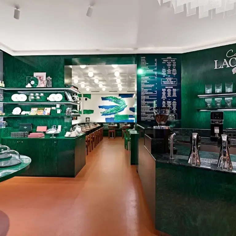 Le Café Lacoste