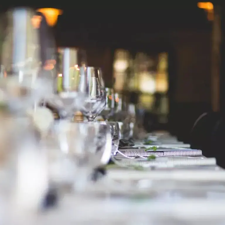 Comment dresser correctement une table