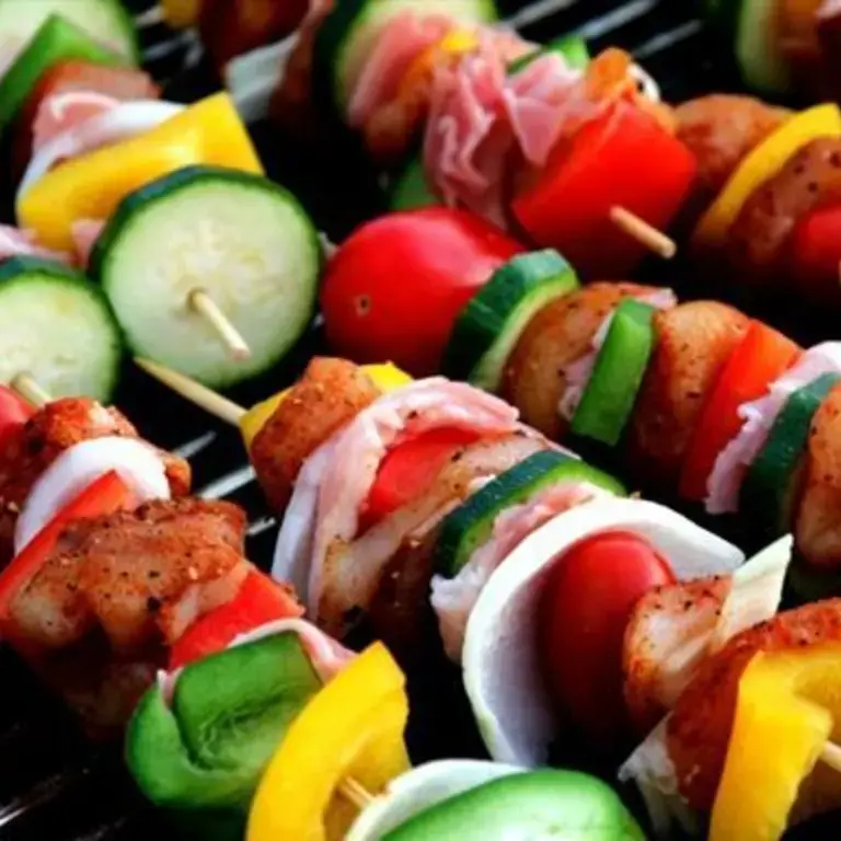 Comment cuire les brochettes au barbecue ? Astuces et recettes