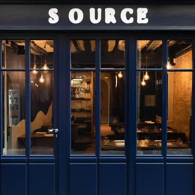 Source restaurant gastronomique à Paris