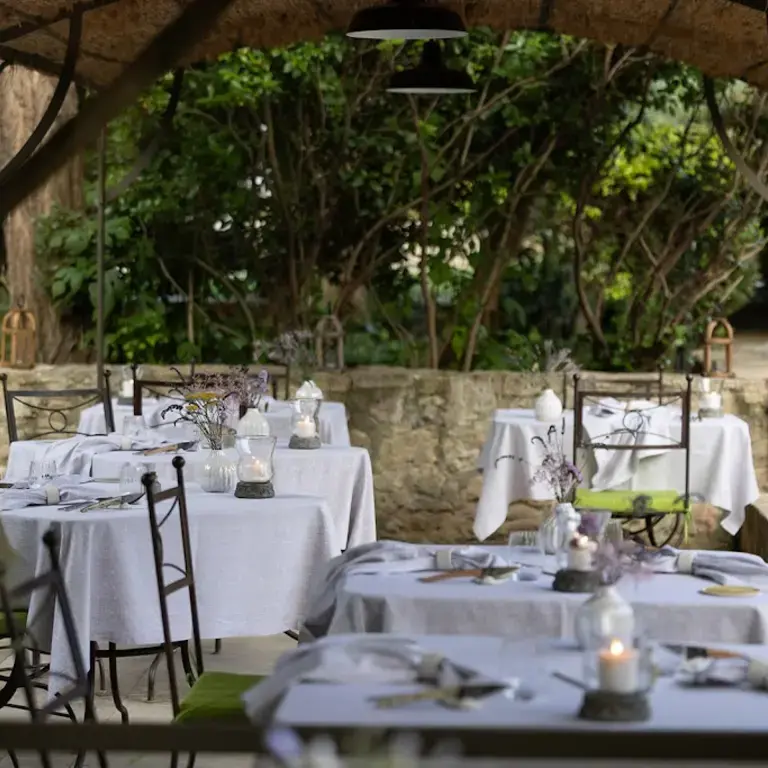 LA TABLE DES AMIS by CHRISTOPHE BACQUIE