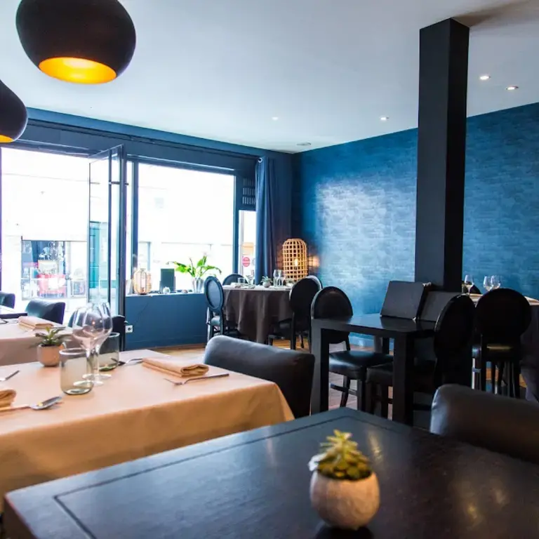 Louise. ( Restaurant &amp; Cave à vin - Épicerie fine )